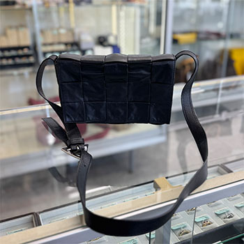 買取したボッテガヴェネタのショルダーバッグ
