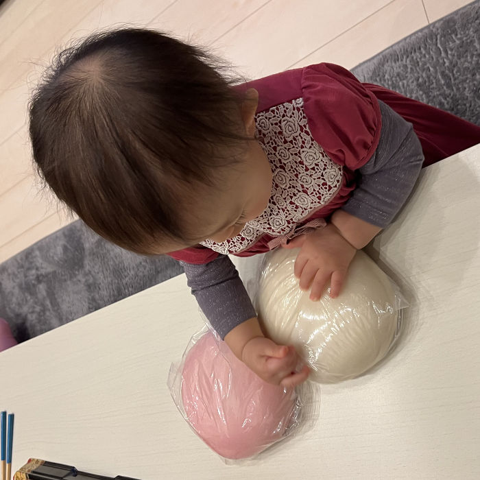 子供の前に用意されたお餅