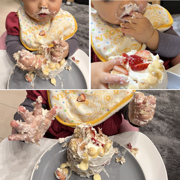 ケーキのような食べ物で遊ぶ幼児