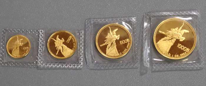 北朝鮮独立記念の金貨セット