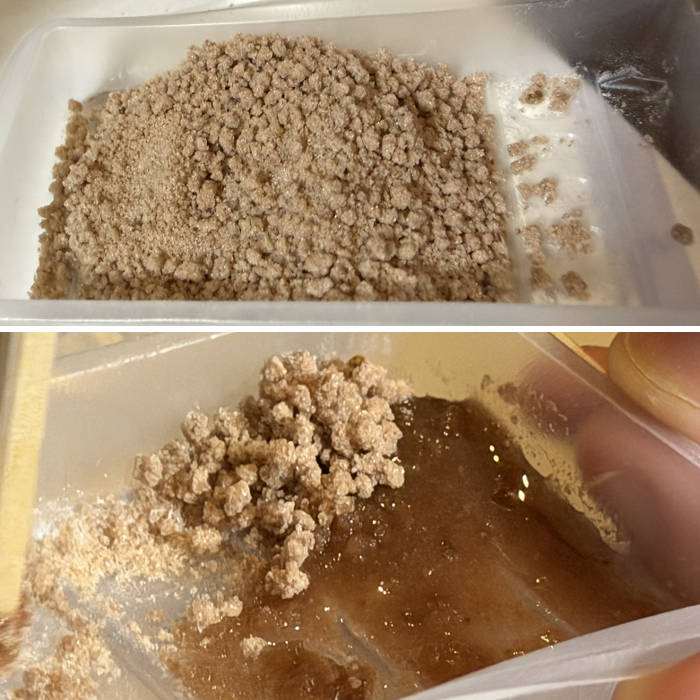 粉を水で溶かす様子