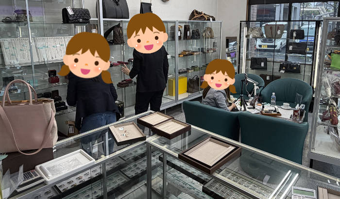 ライブコマースが行われてる店内