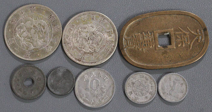 日本の旧硬貨複数枚の画像